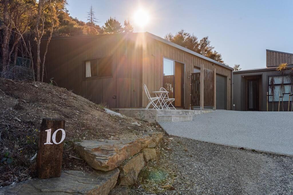 Cosy Studio With Mountain Views Apartment Wanaka Exterior photo